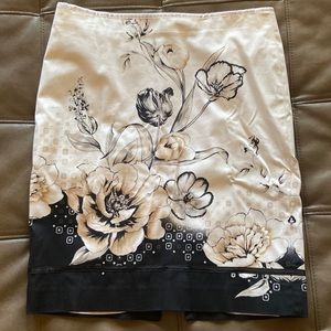 EUC WHBM pencil skirt (size 6)